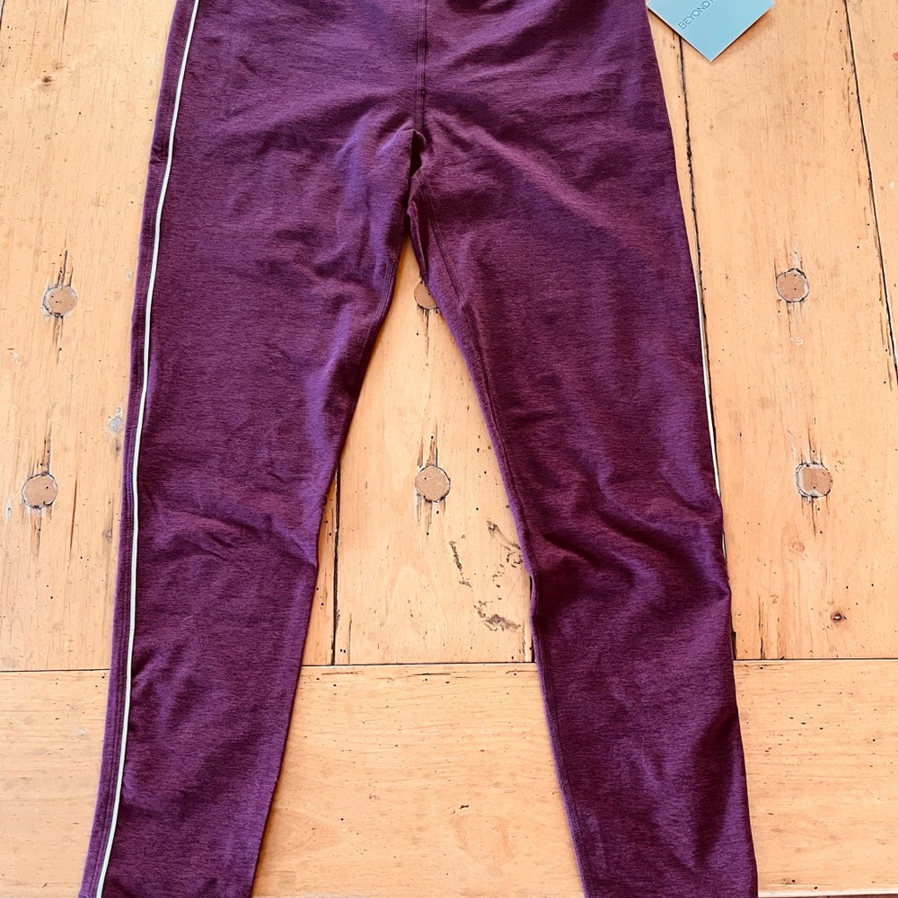 New with tags Beyond Yoga Cranberry joggers with white stripe  L